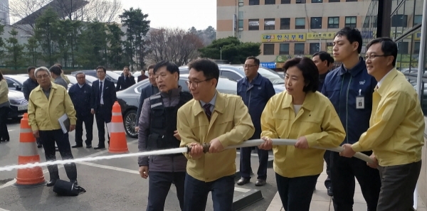 박순자 국토교통위원장이 국토교통부 박선호 제1차관 등과 함께 안산에서 국가안전대진단 합동점검을 실시했다.