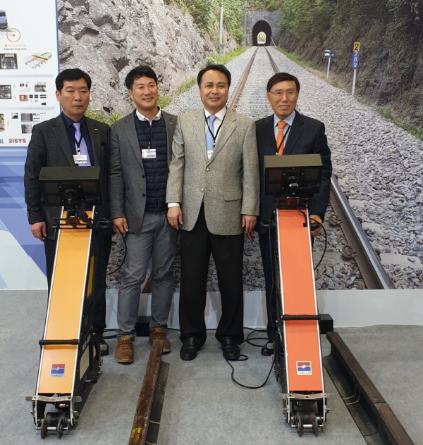 코레일이 유라시아 레일 2019 철도박람회에 참석 국내에서 개발한 철도관련 기술을 전세계에 과시하며 한국의 우수한 기술력을 홍보하고 있다.