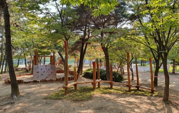 하당 둥근공원 친환경 나무놀이터 전경.