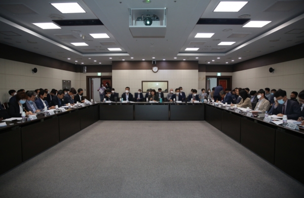 ‘새만금 기본계획 재정비 용역(학술부문)’착수보고회 회의 모습.