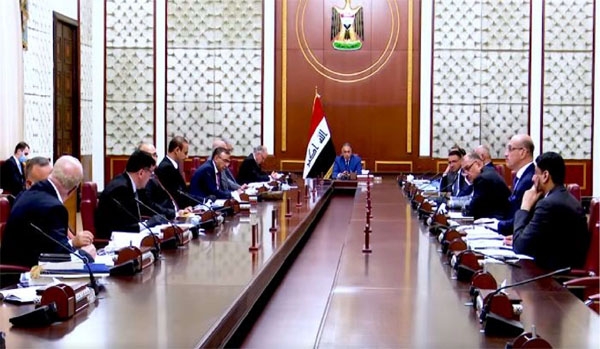 지난 19일 이라크 무스타파 알 카디미 신임총리가 각료회의를 주최하고 있다.