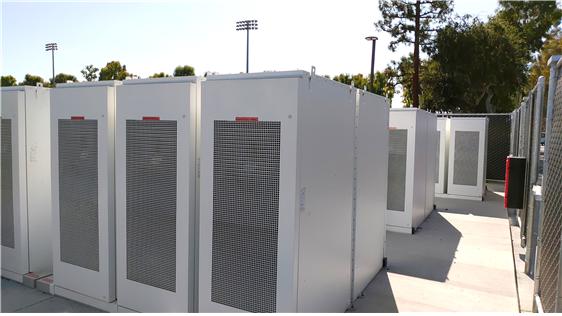 LA 지역의 상업용 빌딩 및 대학 등에 설치된 분산형 ESS 설비 전경.