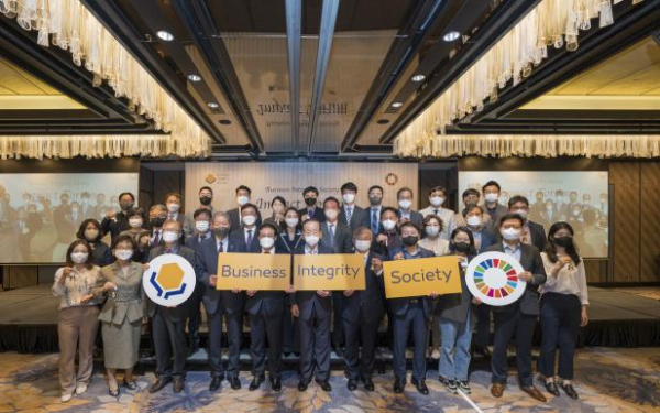 한국환경공단 박찬호 경영기획본부장(좌측2번째줄 세번째)과 BIS 임팩트 포럼 참가자들이 기념촬영을 하고 있다.