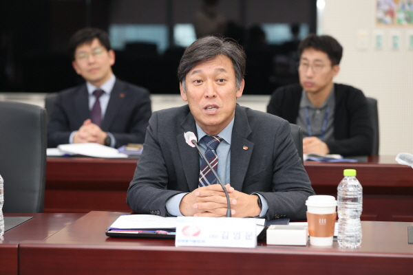 김영문 동서발전 사장이 뿌리기업 에너지효율 혁신 지원 업무협약식에서 발언하고 있다.