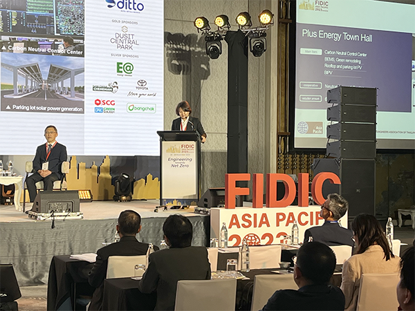 ‘2023 FIDIC Asia Pacific 컨퍼런스’에서 유신 최은주 이사가 ‘지역사회 협력을 통한 탄소중립도시’를 주제로 발표하고 있다.