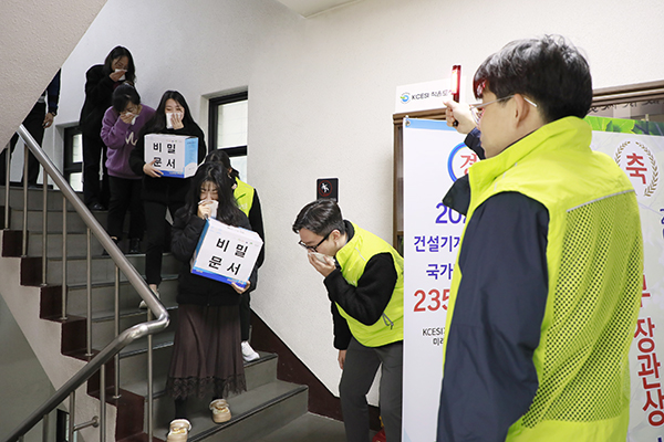 대한건설기계안전관리원은 29일 서울 서초동 소재 본원에서 서초소방서와 합동 소방훈련을 실시했다