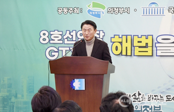지난 28일 개최된 ‘미래 철도망 구상 토론회’에서 김동근 의정부시장이 인사말을 하는 모습. (사진=의정부시청)