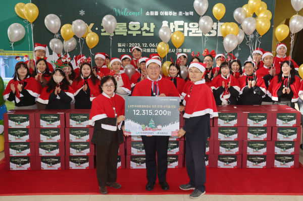 최규명 LX공사 부사장이 전북지역 아이들에게 크리스마스의 특별한 추억을 선물하는 ‘2023 산타원정대’를 진행했다.