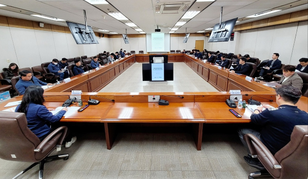 코레일은 13일 오후 서울교통공사 사옥에서 서울교통공사와 수도권전철 1·3·4호선 운행안전과 고객서비스 강화를 위한 협력회의를 개최했다.