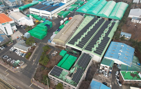 환경부 사업을 통해 설치한 아산시 공장 위 541kW 자가소비형 태양광  발전소.