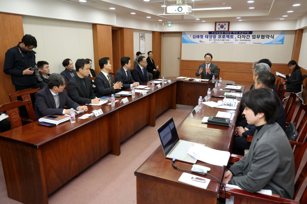 이영찬 동서발전 사업본부사장이 김해형 태양광 프로젝트 업무협약식에서 발언하고 있다.