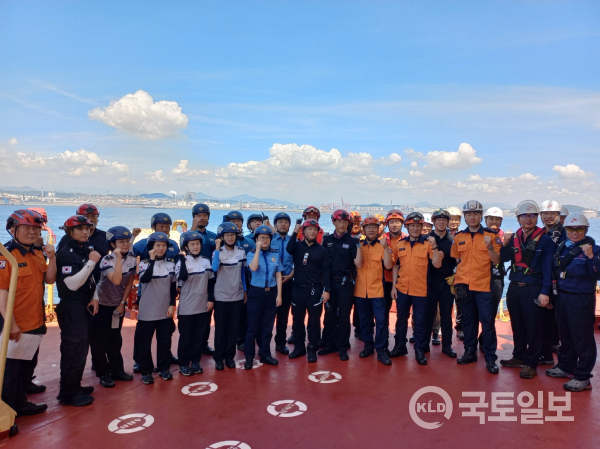 지난 2023년 8월 실시된 원유운반선 승선체험. (사진_울산항만공사)