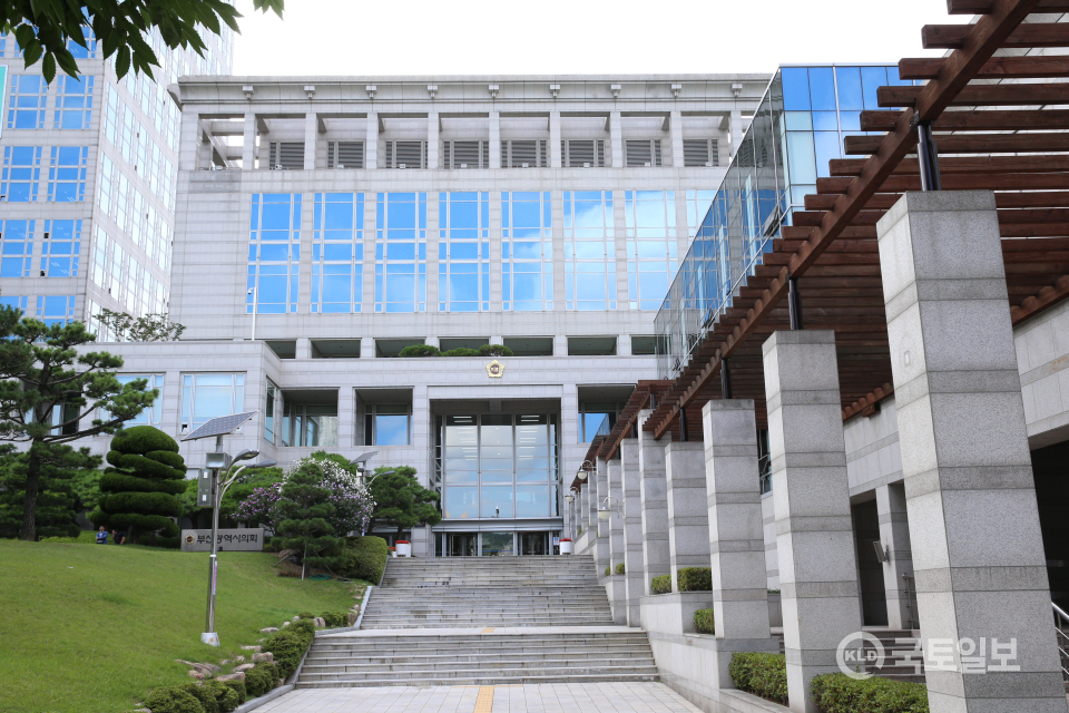 부산시의회 전경.