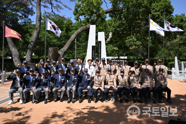부산 기장군이 월남전 참전 유공자 명비 건립을 완료하고 준공식을 개최하고 있다.(사진_부산 기장군)